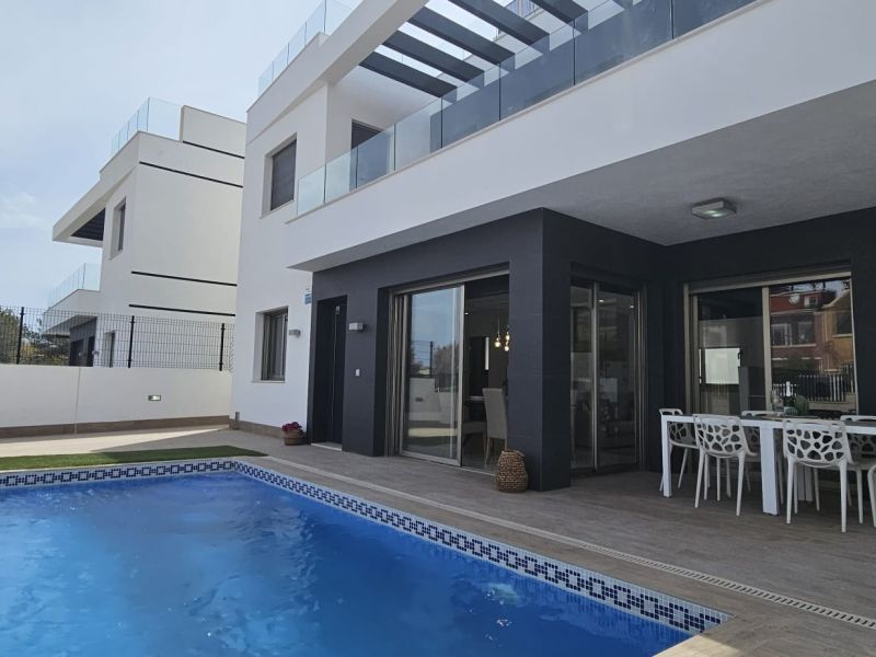 Detached Villa - Jälleenmyynti - Orihuela Costa - Villamartín